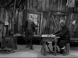 他5岁登台表演，12岁丧父13岁流浪街头，1个跌跤迎来喜剧人生