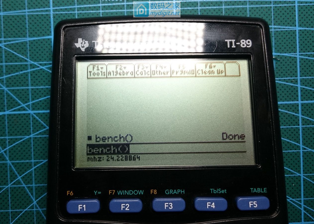 技术大佬秀操作！德州仪器TI-89图形计算器拆机维修及CPU超频