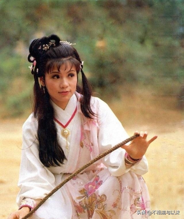 飞雪连天射白鹿，笑书神侠倚碧鸳，附用在武侠江湖世界的好诗好句