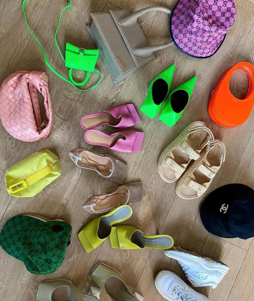 今年的时髦高跟鞋,今年时尚的高跟鞋品牌叫什么