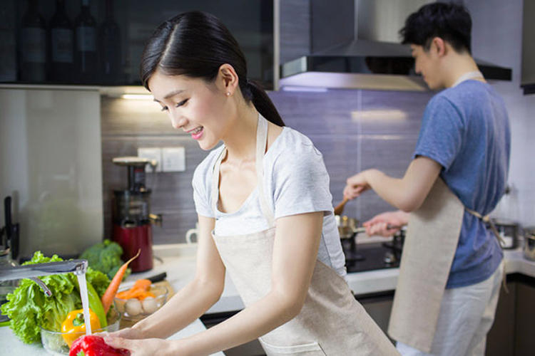 厨房洗手盆下水道有异味怎么办,厨房漏水异味重深度保洁帮你解决