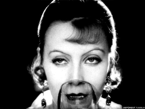 小偷经常光顾的房子,小偷潜入豪宅偷窃豪宅布满机关