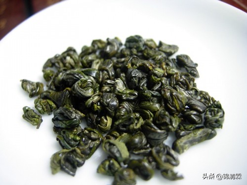 烘青绿茶的正确做法,绿茶又可分为蒸青晒青炒青和烘青