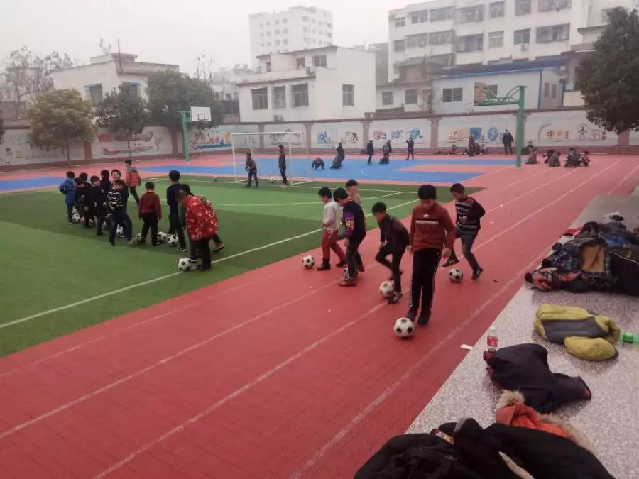 幸福小学举行校园足球联赛,邓州市校园足球比赛