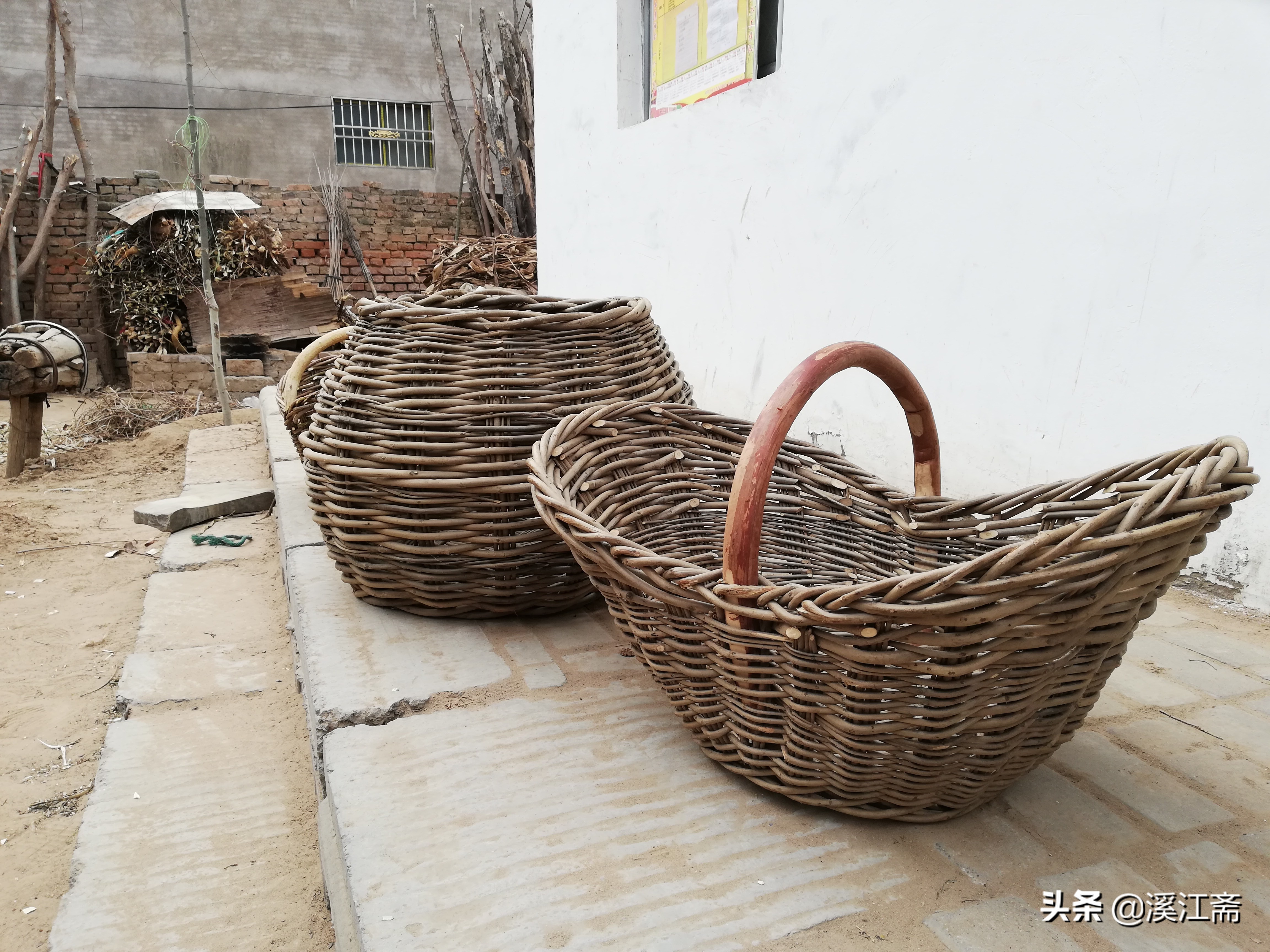 扶贫队员帮贫困户卖农产品,帮贫困户卖农产品发朋友圈