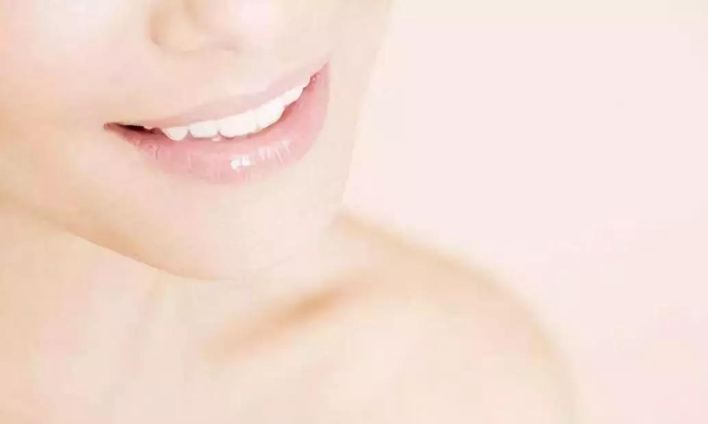 冬季大量喝水为什么嘴唇干裂,冬季嘴唇干裂吃什么食物