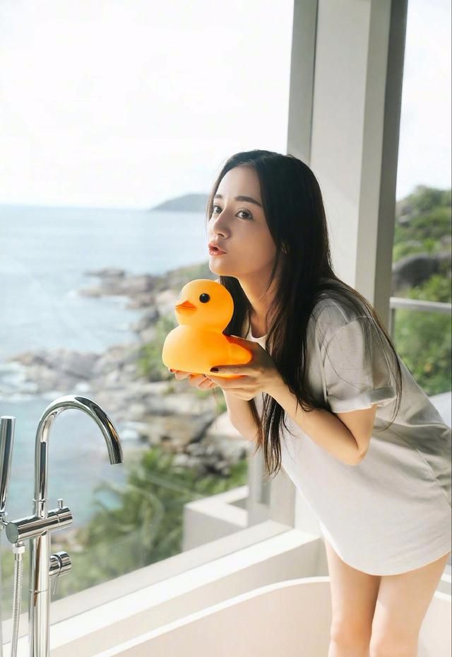 始于颜值陷于才华迪丽热巴,颜值出众的迪丽热巴