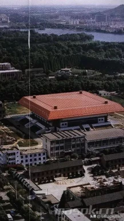 大转盘、体育场、矿院...这些地标，见证老马鞍山人的集体记忆…