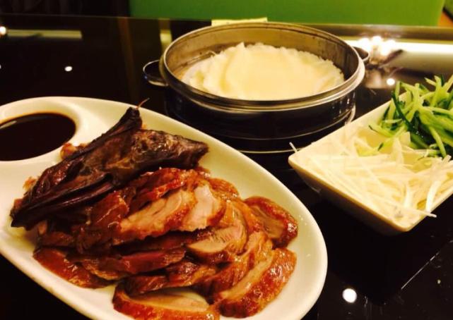 迪拜人吃牛排,迪拜中国人吃烤鸭