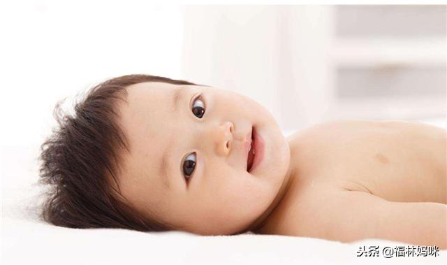 宝宝头型睡偏了大小脸怎么调整,宝宝头型一边睡偏了要怎样纠正