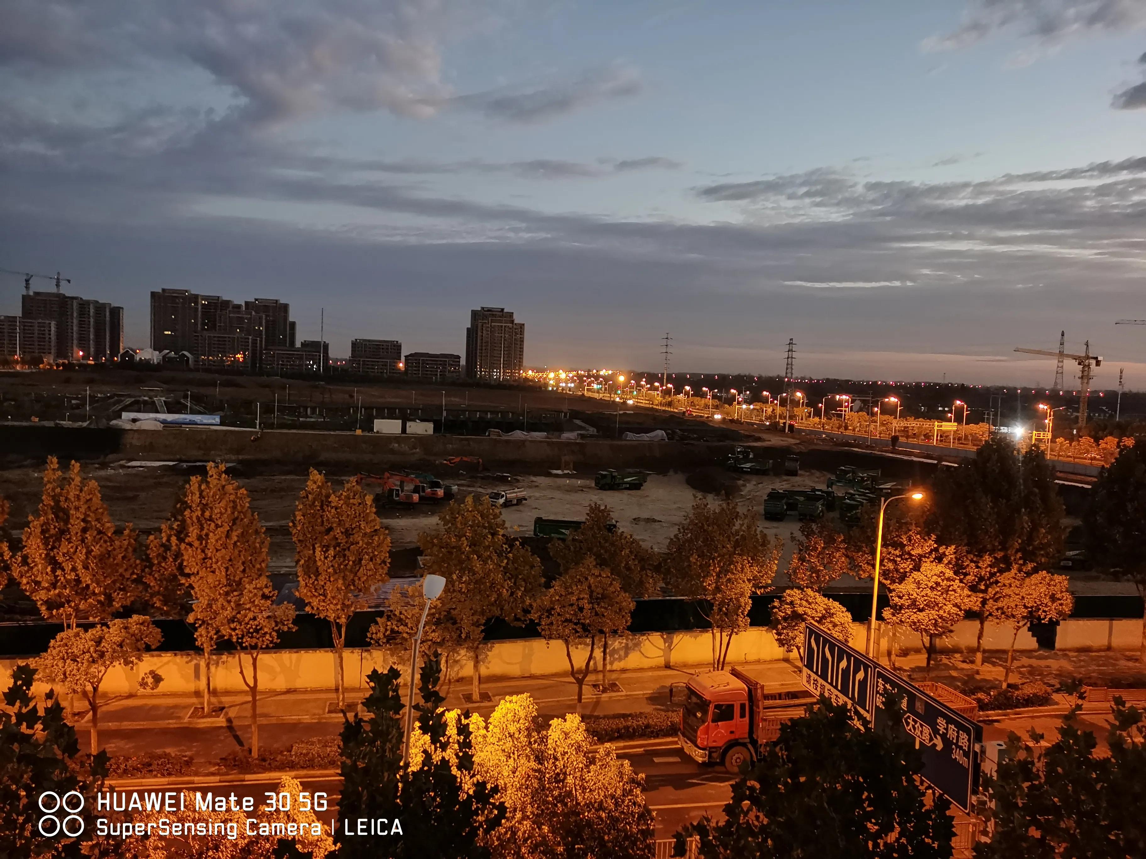 早上的天空真是治愈系,很治愈的一个早晨