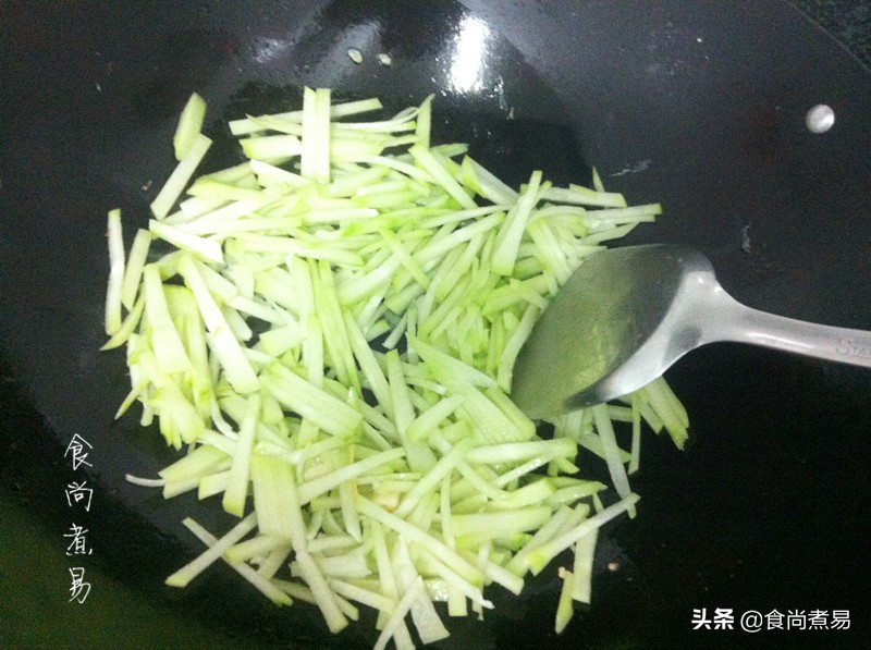 瓜营养丰富味道清甜肉质软,夏季多吃这5种瓜消暑又营养