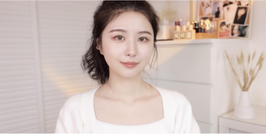 薄唇涂口红淡妆的正确方法,厚唇日常妆适合什么口红