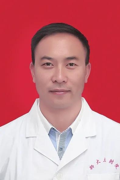 少儿圆肩驼背改善,驼背骨科矫正