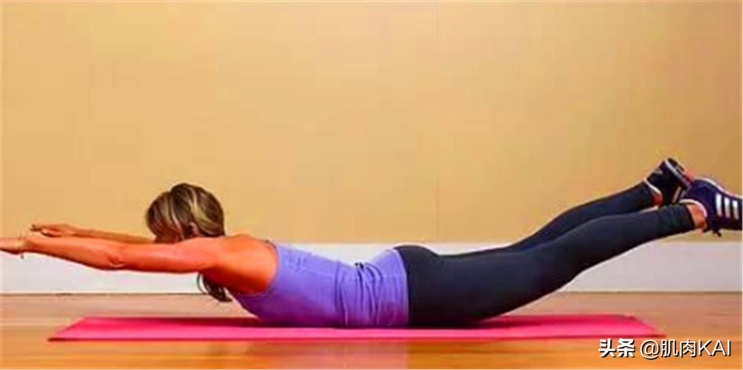 不良坐姿伤腰椎！腰痛、腰酸、腰僵硬，几个动作快速缓解腰痛