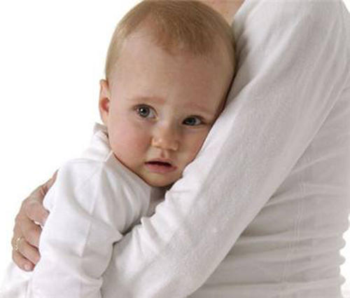 小孩摔出皮下血肿怎么处理,孩子头部摔了有血肿软的