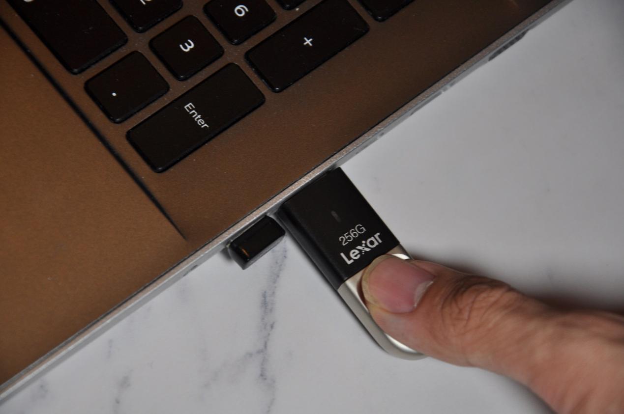 指纹加密更方便-Lexar雷克沙F35指纹识别加密U盘轻体验