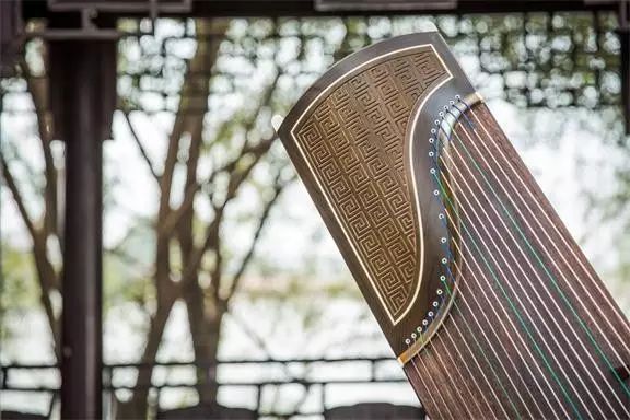 古筝发霉潮湿怎么办,古筝太阳晒后怎么补救