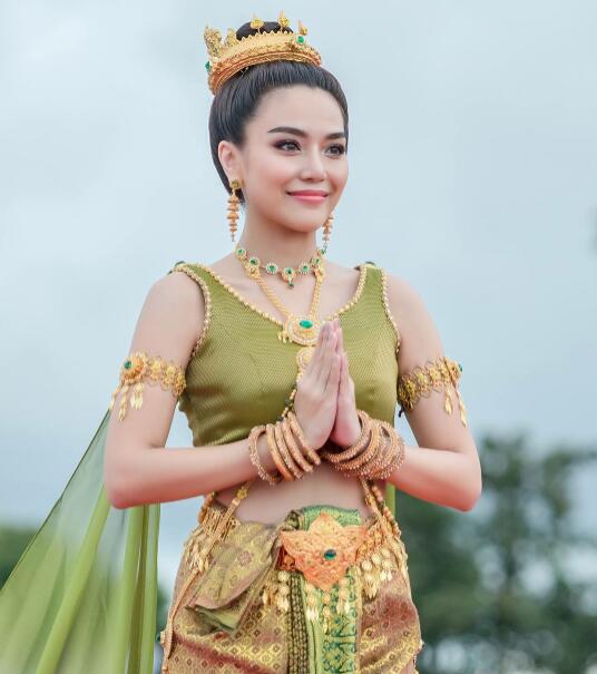 泰媒评,穿泰服泰国前十名最漂亮女星