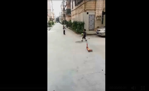 孩子踢球怕受伤该怎么引导,孩子对足球的热爱如何表达