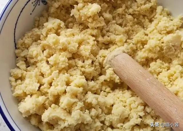 如何在家自制绿豆糕,自制绿豆糕家庭版不去皮做法