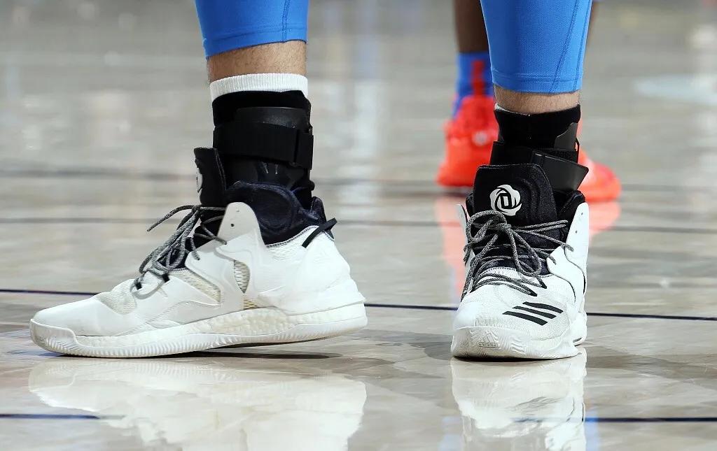 施罗德决赛上脚球鞋,纳迪尔施罗德球鞋