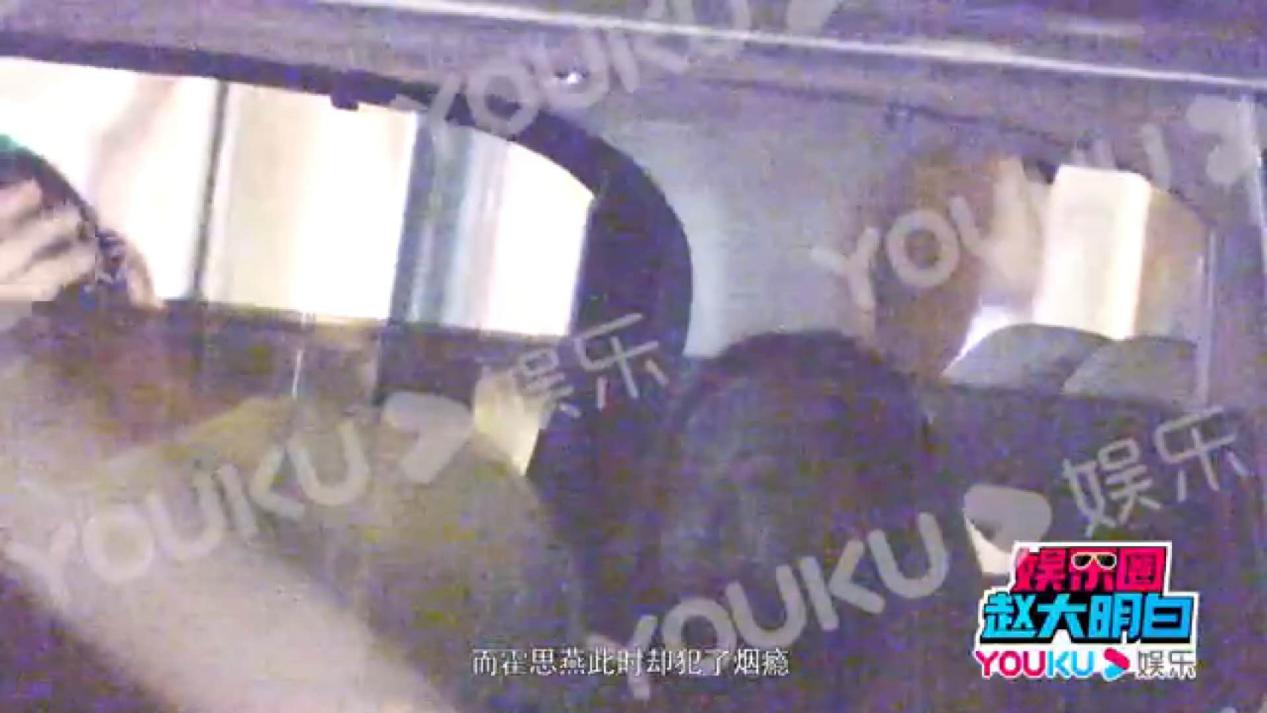 霍思燕深夜聚餐,霍思燕私下抽烟