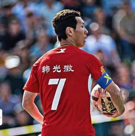 韩光徽加盟陕足,延边龙鼎韩光徽训练射门