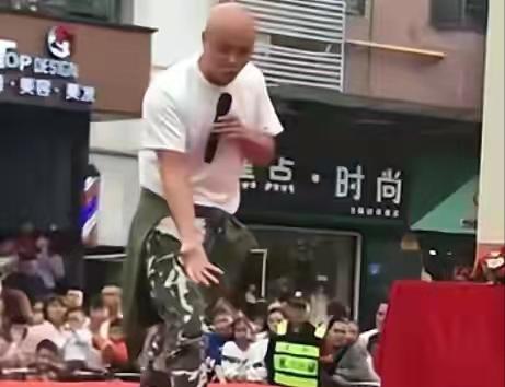 情感导师乐嘉落泪,乐嘉谈人生经历