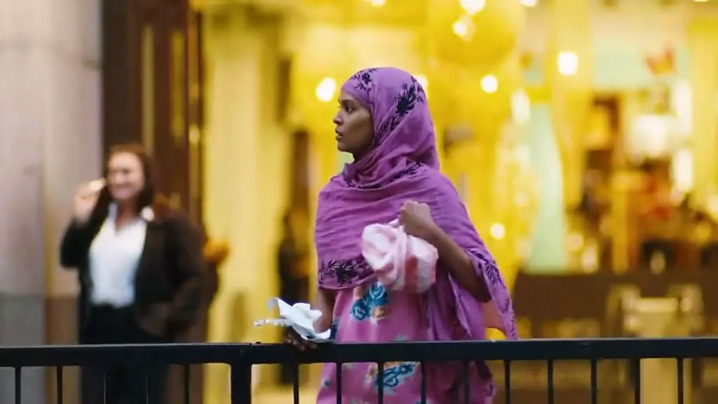 逃离非洲的黑人女名模揭露比中国古代女人裹脚更残忍的女性割礼