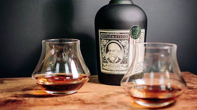 一个人去酒吧喝酒真实感受,酒吧喝酒到底有什么乐趣