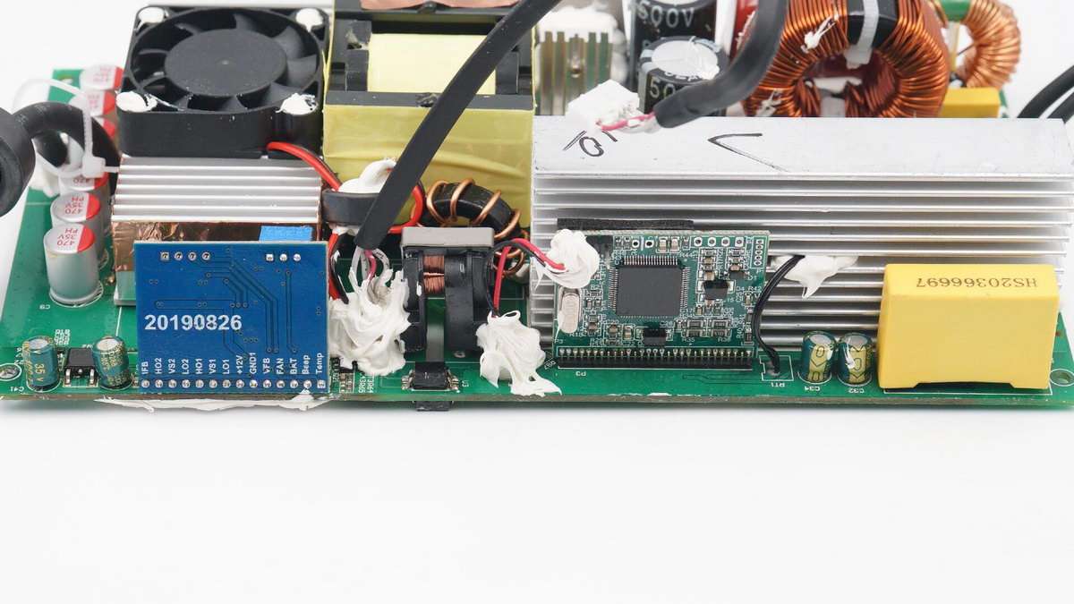 公牛便携式电源拆解,公牛1800w户外电源拆解