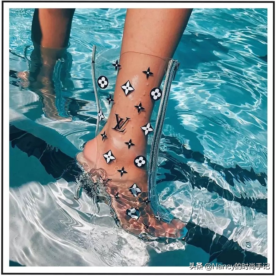 娱乐圈流行“穿假货”？Lisa、碧梨竟然都是“山寨粉”