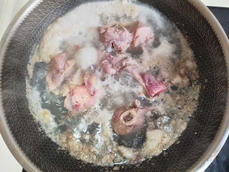 无论炖什么鱼哪2种料不能放,炖大骨头汤需要放哪些调料