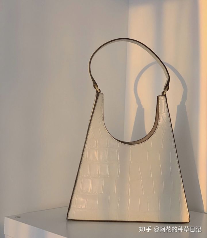 lv香奈儿gucci哪个包包值得入,好看又轻的包包lv