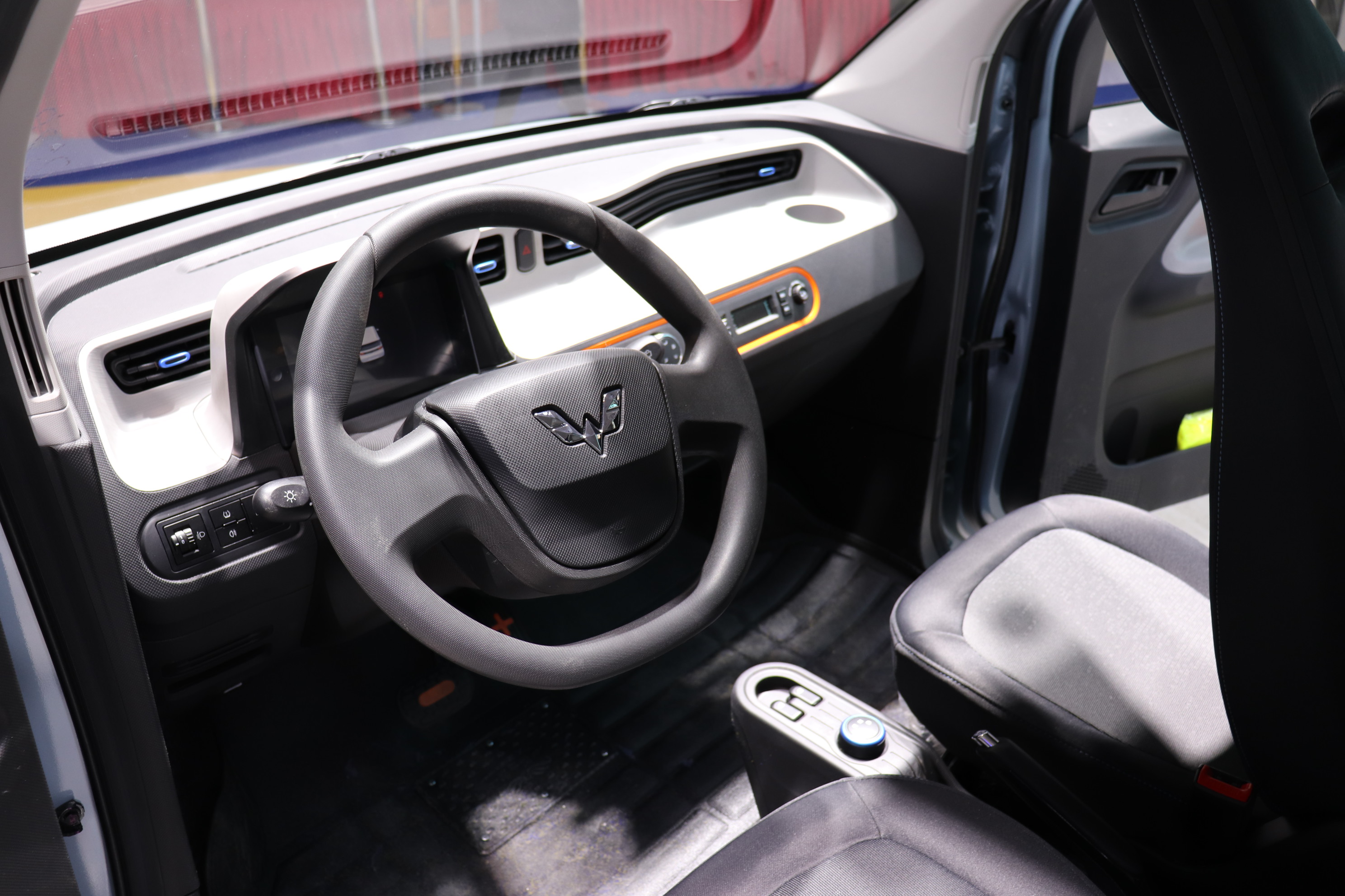 老婆想买车,买二手polo还是买五菱miniev