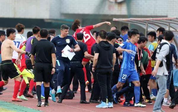 武汉宏兴vs上海上港,武汉宏兴击败上港