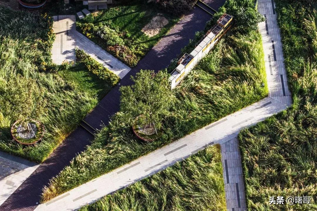 世界上的路本来很平凡，自从遇上设计师，此路非彼路