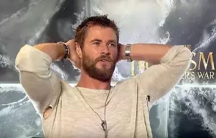 ladygaga没穿鞋,ladygaga养鸡