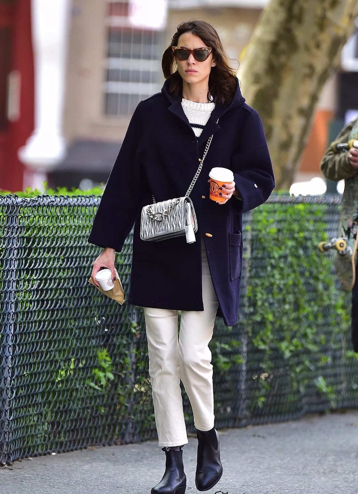 适合穿长靴子的冬天穿搭,今年秋冬这样穿轻松显高又藏肉