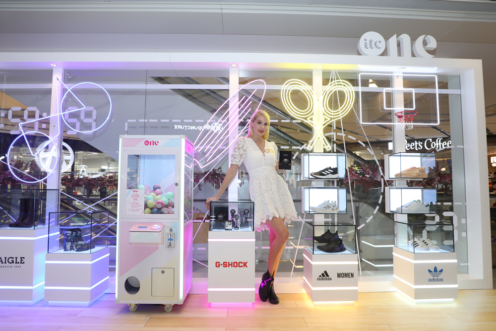 国际级艺术大师的巨型皓月艺术装置登陆上海OneITC商场