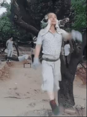 撞树、火疗、喝尿....谁是土法养生界的霸主？