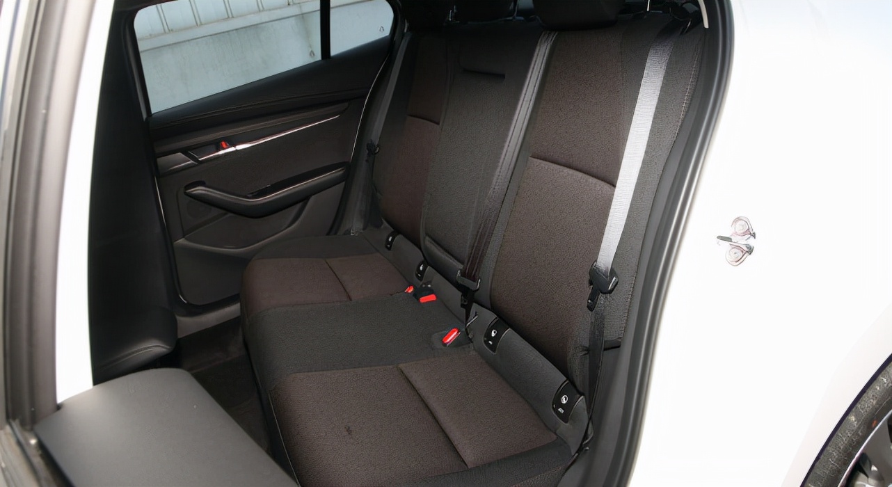 颜值即正义3000元左右,8.99万入手马自达3昂克赛拉值得吗