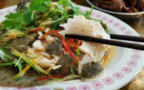 清蒸多宝鱼的做法最正宗,清蒸多宝鱼的做法最正宗的视频