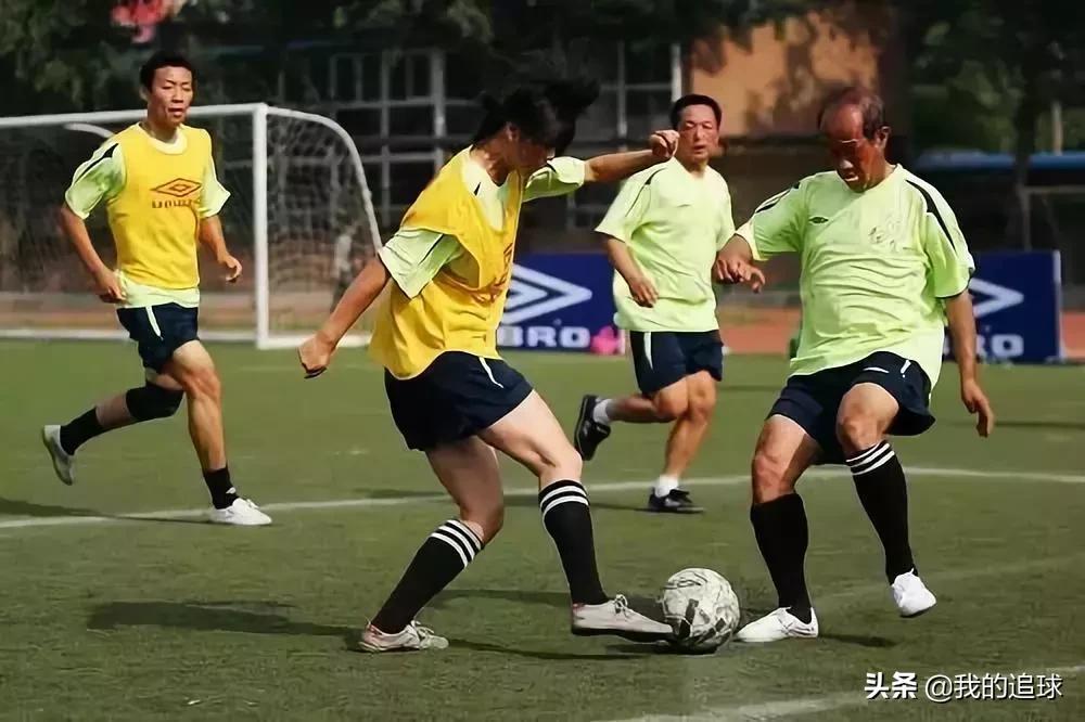 中年人野球场打篮球,中年野球场