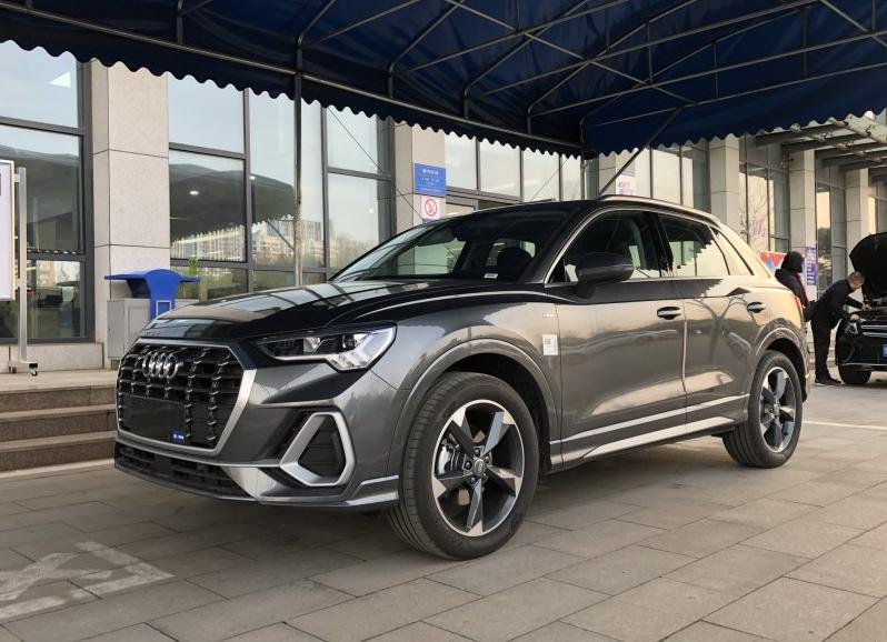朋友想买奥迪车,2020款奥迪q31.4t时尚动感落地价