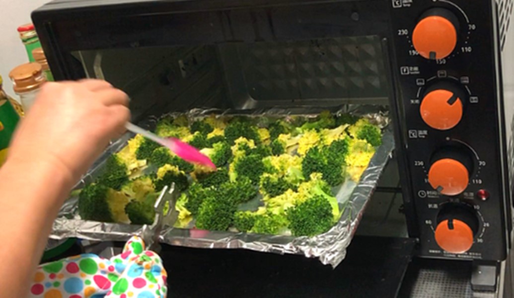 西兰花用清水能洗干净吗,白色西兰花怎么泡去脏东西