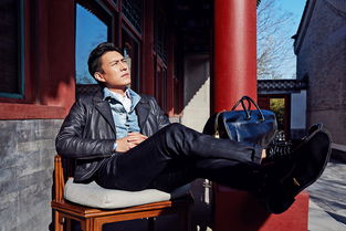 他曾是“职场男神”，娶“北电才女”李佳，今一家四口其乐融融