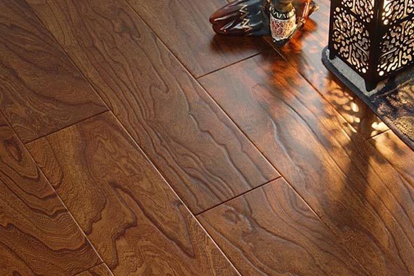 圣象实木复合地板的优缺点,三层实木复合地板优缺点