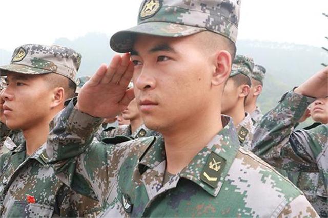 2019年八一勋章杜富国,杜富国颁发奖章全过程